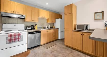 Beaches - 2BDR Townhouse