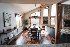 Interior - Summit Vista - 3br Mountain Paradise - Epic Views • Ski • Hike • Relax (Intervale)