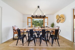 Dining - Pet Friendly, Views, Hot Tub, Firepit, Kayak, BBQ (Shenandoah)