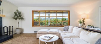 Pet Friendly, Views, Hot Tub, Firepit, Kayak, BBQ