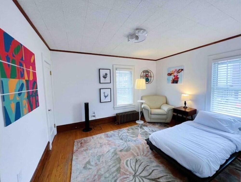 Little yellow house — next to UPMC Chautauqua Jamestown Vrbo