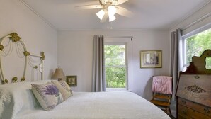 1 bedroom, iron/ironing board, travel cot, WiFi - Historic Water's Edge Cottage 6 (Rockaway Beach)