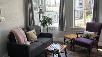 Een televisie en een kantoor