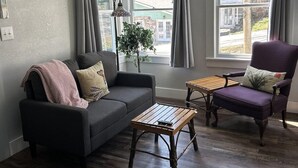 TV, offices - Historic Water's Edge Cottage 6 (Rockaway Beach)