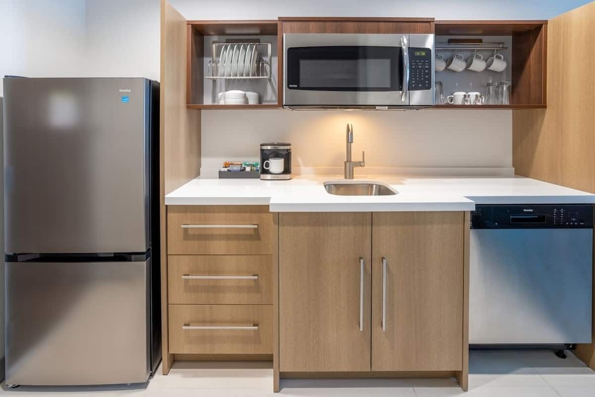 studio, 1 king bed, accessible, bathtub (hearing) | blackout curtains, soundproofing, iron/ironing board, bed sheets