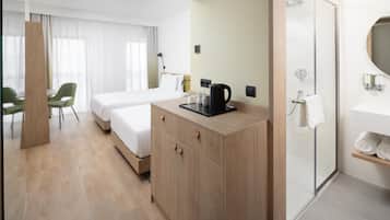 Twin Room | Minibar, in-room safe, desk, laptop workspace