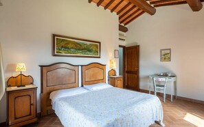 5 chambres, fer et planche à repasser, lit de bébé portatif, Wi-Fi