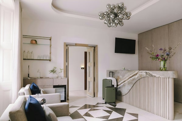 Lobby lounge