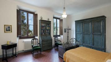 7 Schlafzimmer, BĂŒgeleisen/BĂŒgelbrett, WLAN, BettwĂ€sche