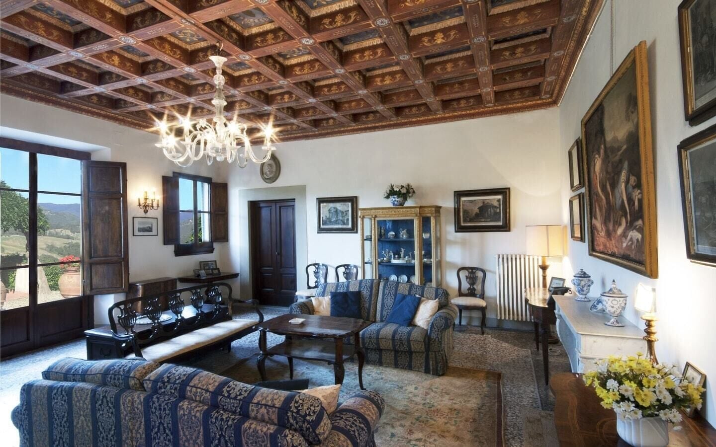 Fernseher, Kamin, DVD-Player