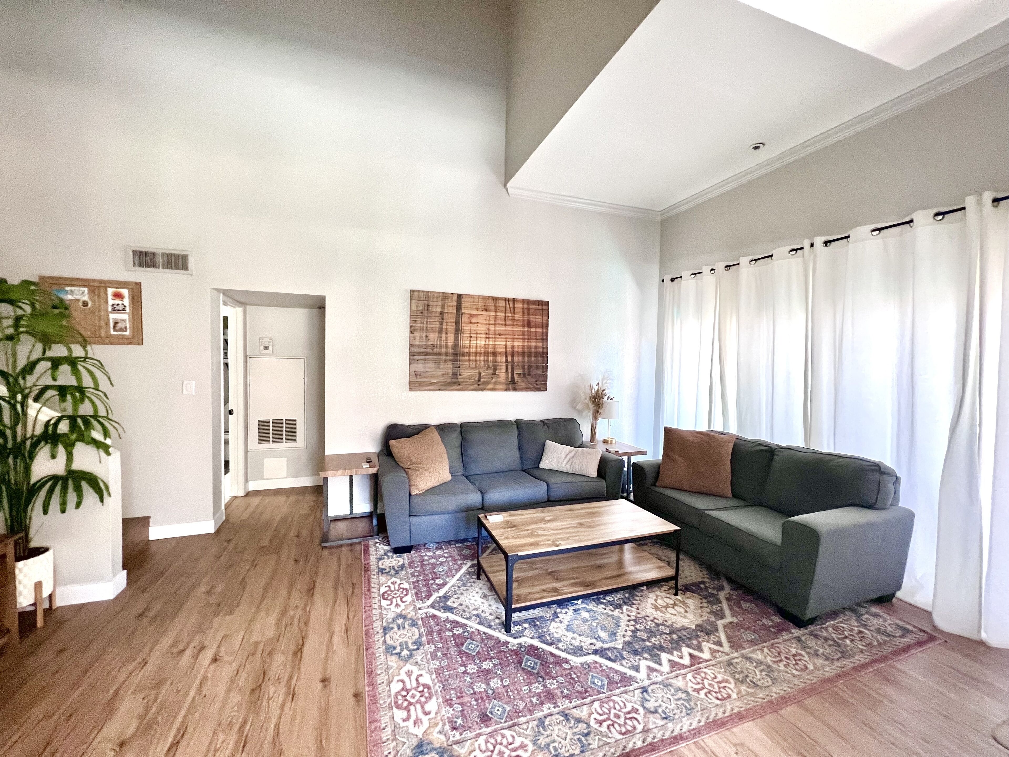 Old Town 1 Bedroom Plus Loft! King Bed, Great Location, Pet Friendly