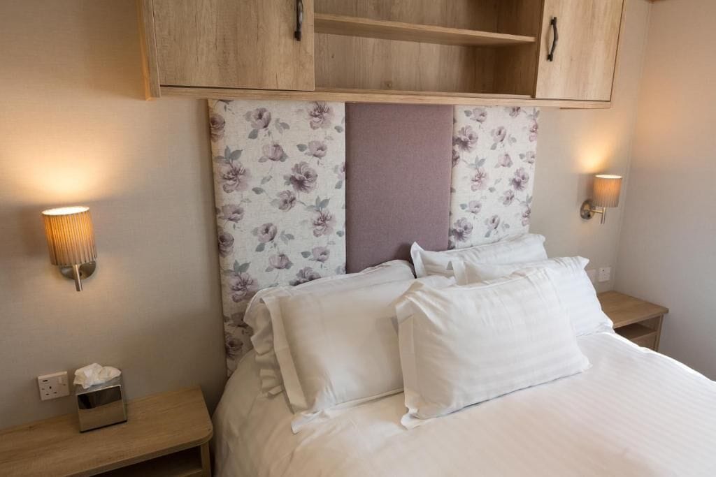 Deluxe Mobile Home, Private Bathroom, Lake View | 2 bedrooms