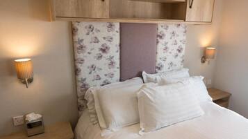 Deluxe Mobile Home, Private Bathroom, Lake View | 2 bedrooms