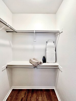 Interior - Luxurious 1bdr APR in heart of MDR,Free parking,Pool,Hot tub,Steps To Ocean (Marina del Rey)