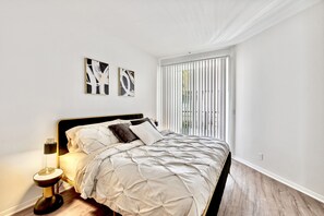 1 bedroom, iron/ironing board, WiFi, bed sheets - Luxurious 1bdr APR in heart of MDR,Free parking,Pool,Hot tub,Steps To Ocean (Marina del Rey)