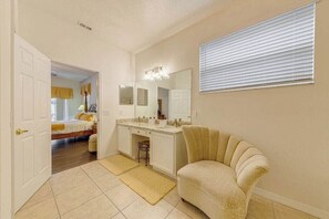 4 chambres, fer et planche à repasser, Wi-Fi, draps fournis