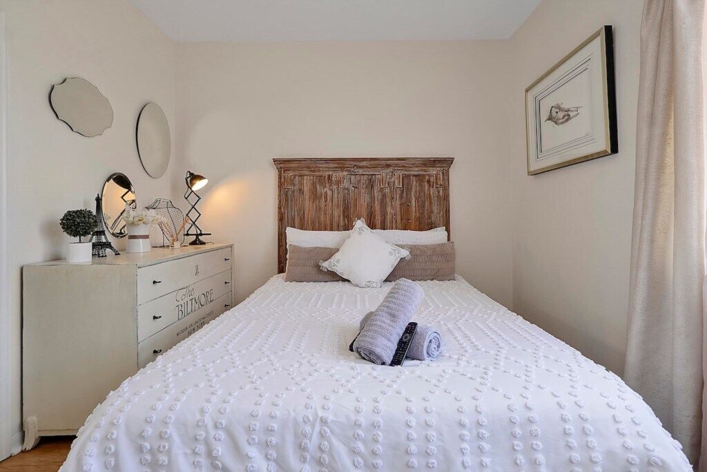 3 slaapkamers, een strijkplank/strijkijzer, wifi, beddengoed