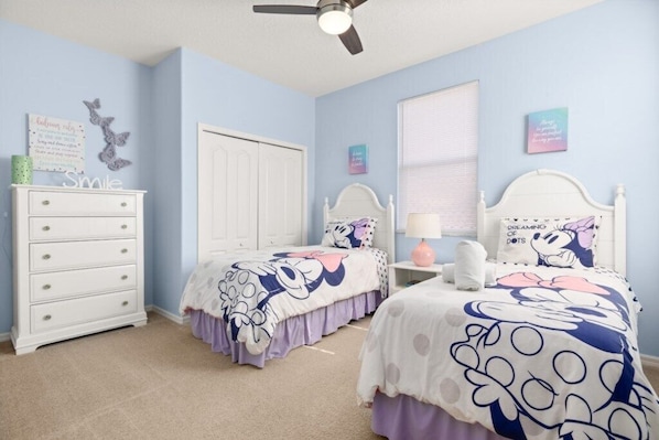 4 bedrooms, iron/ironing board, WiFi, bed sheets