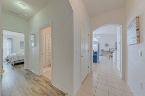 4 quartos, ferros/tábuas de passar roupa, Wi-Fi, roupa de cama