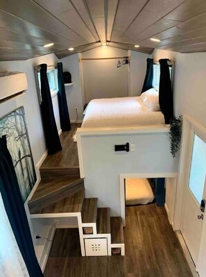 3 bedrooms - Luxury 3-Bedroom Tiny House-Sleeps Six People! (Tampa)