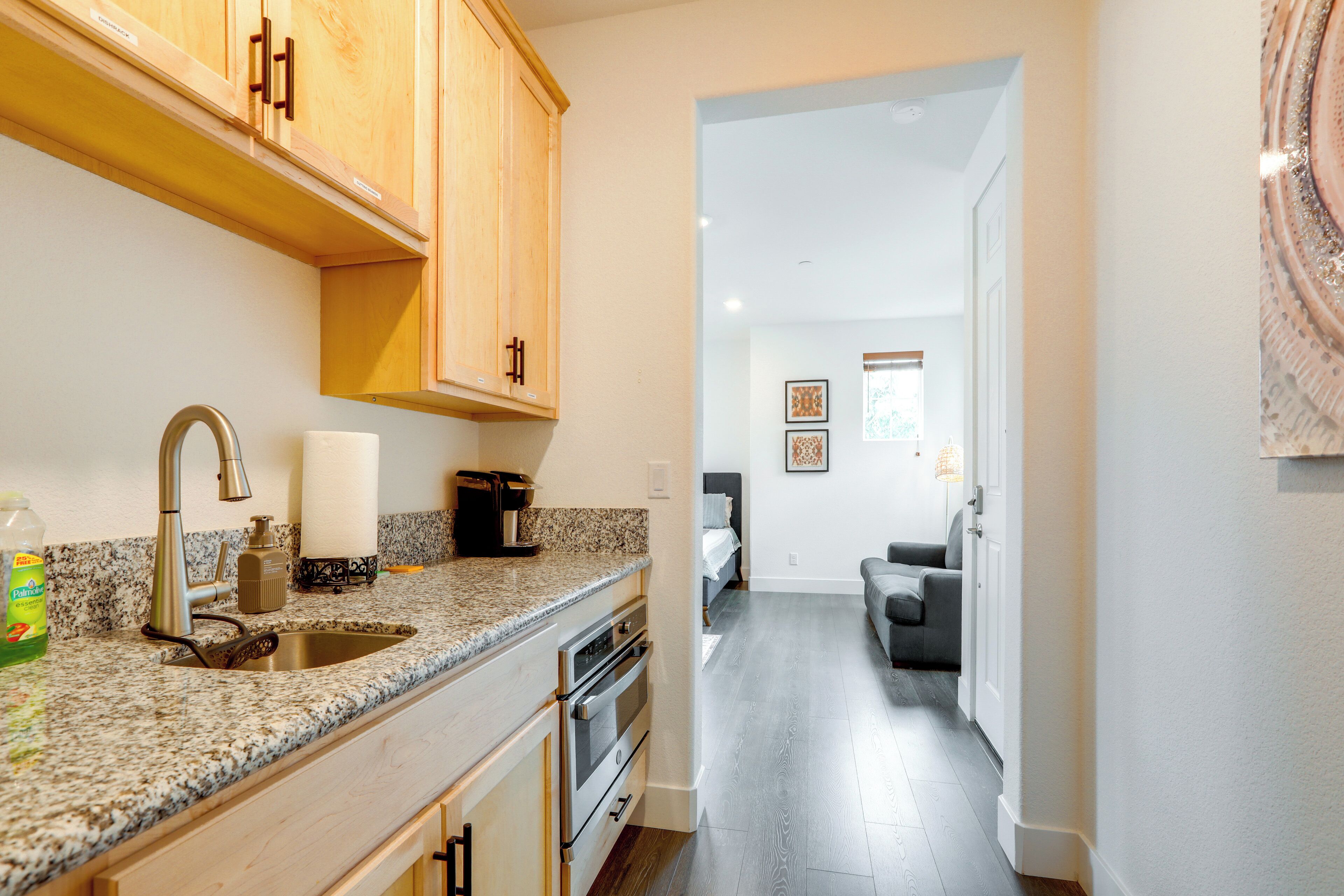Fridge, microwave, oven, coffee/tea maker