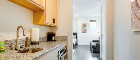 Fridge, microwave, oven, coffee/tea maker