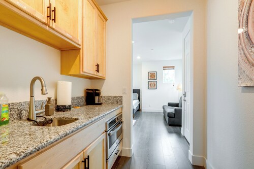 3 Mi to Golf & Shopping: Cozy Roseville Studio