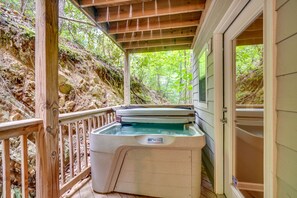 Property grounds - Pool Access & Hot Tub! Smoky Mtn Gatlinburg Cabin (Gatlinburg)