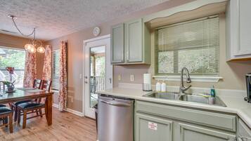 Fridge, microwave, stovetop, dishwasher