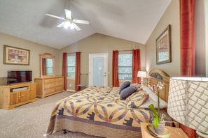 2 bedrooms, travel cot, WiFi, bed sheets - Pool Access & Hot Tub! Smoky Mtn Gatlinburg Cabin (Gatlinburg)