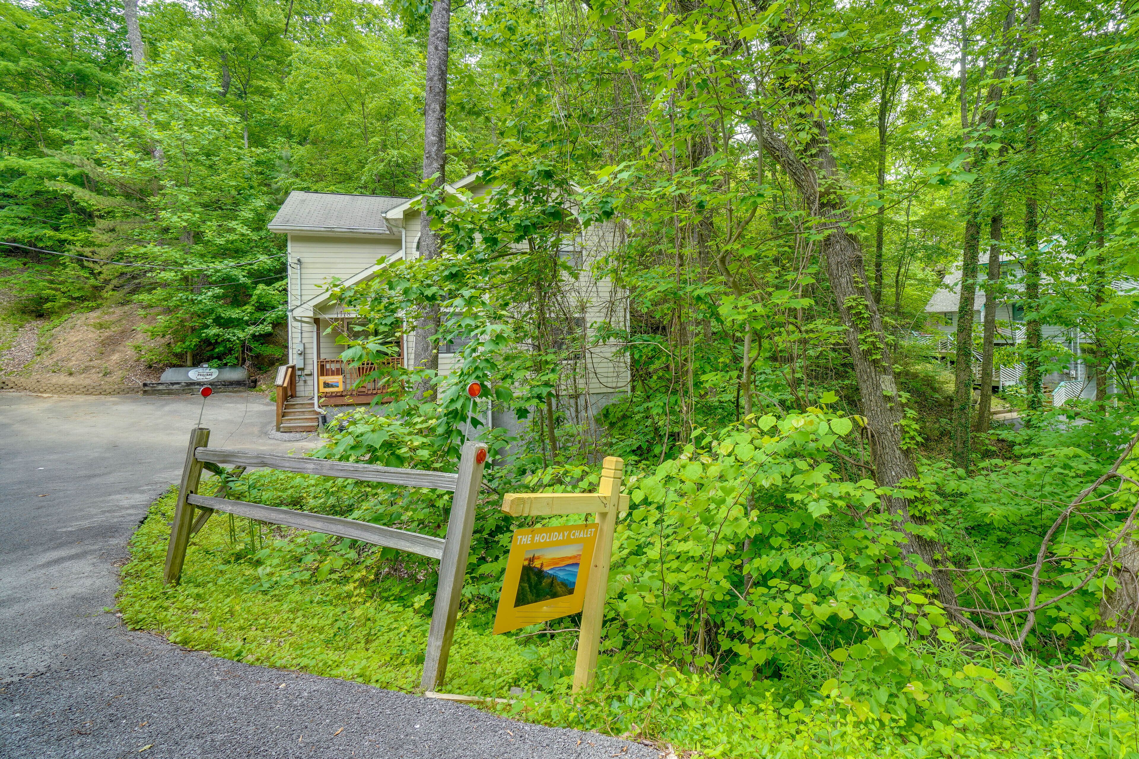 A wooden gate with a sign indicating a holiday chalet.