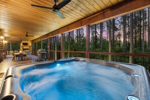 Terrace/patio - Feasts in the Kitchen, Wins at the Kitchen | Pickleball Cabin | Sleeps 20 (Broken Bow)
