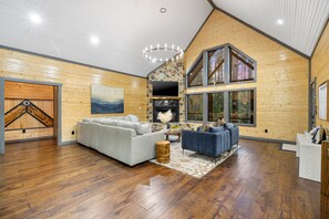 Smart TV, fireplace, DVD player, video library - Feasts in the Kitchen, Wins at the Kitchen | Pickleball Cabin | Sleeps 20 (Broken Bow)