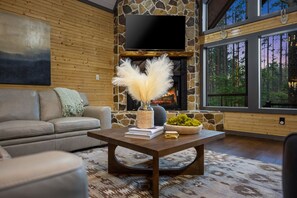 Smart TV, chimenea, reproductor de DVD y videoteca 