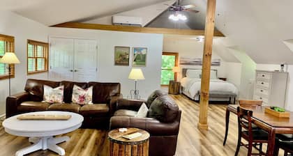 Perfect for Two! Oak Hill in Fairview. 30min from Nashville or Franklin