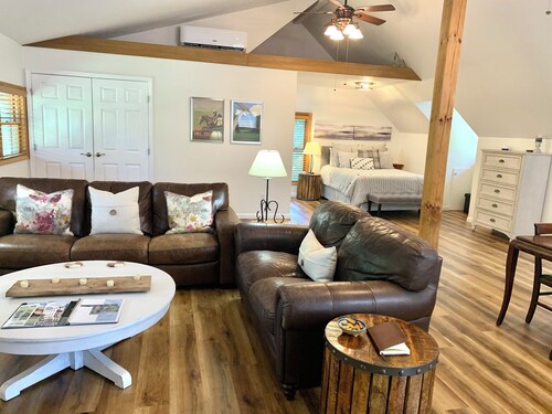 Perfect for Two! 30min from Nashville or Franklin. The Loft @ Oak Hill, Fairview