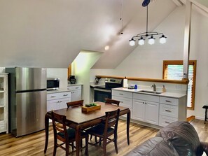 Fridge, microwave, oven, stovetop - Perfect for Two! The Loft at Oak Hill, Fairview 30min from Nashville or Franklin (Fairview)