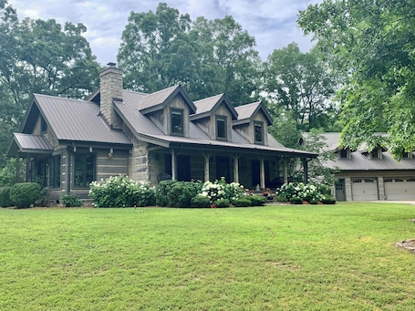 Exterior. Perfect for Two! The Loft at Oak Hill, Fairview 30min from Nashville or Franklin