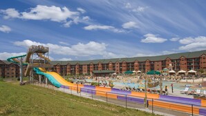A resort with a water park, multiple swimming pools, and a large building with a green roof. - 3Bed/2Bath - Luxurious Wisconsin Dells Retreat!  Access to Wilderness Territory! (Baraboo)