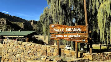 Pintu masuk hartanah