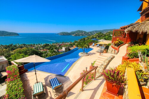 VIEWS Beach  Designer Upscale 2-4 adults
Best Location CASA ZIH LaRopa Playa 