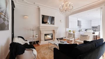 TV, fireplace