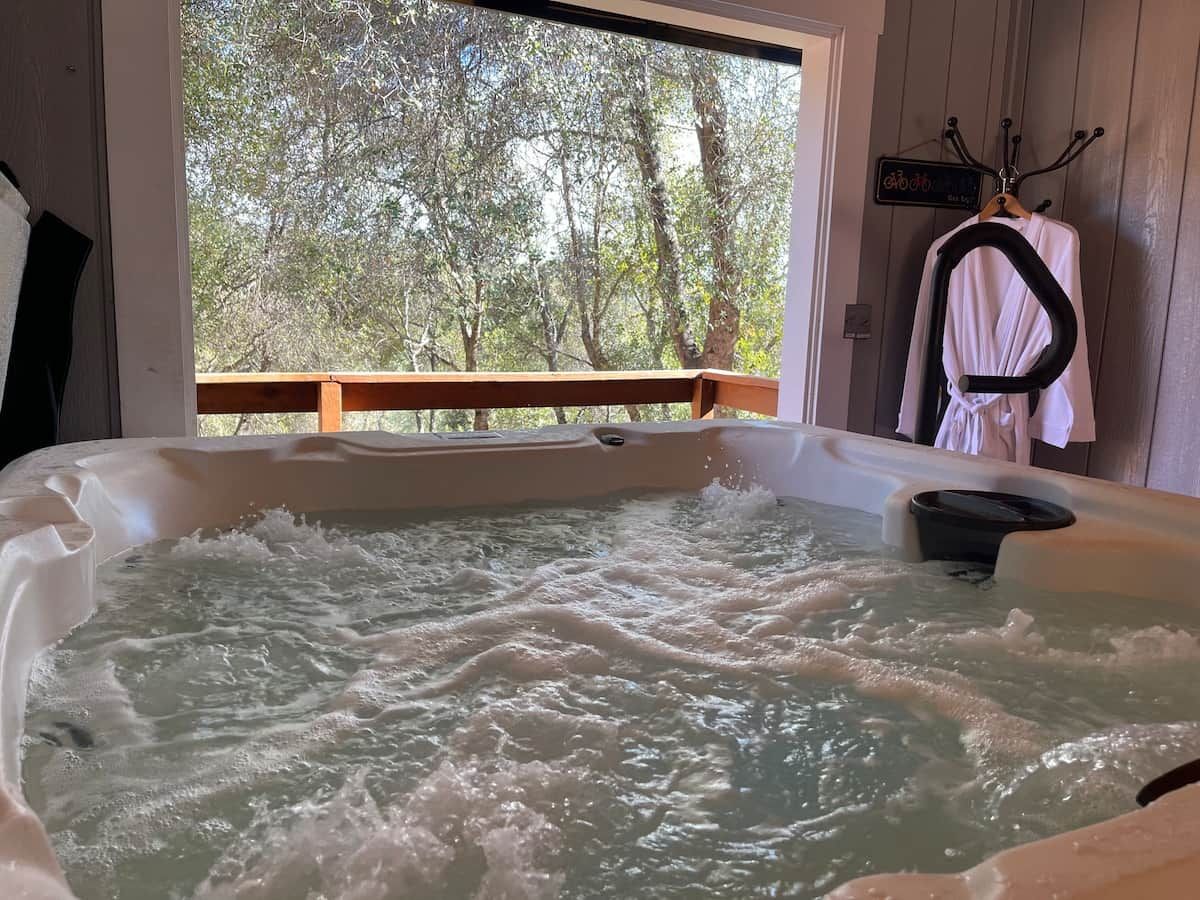 Outdoor spa tub