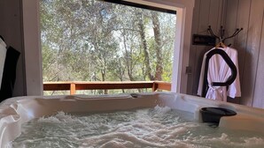 Outdoor spa tub - The Restoration Hideaway (Ahwahnee)