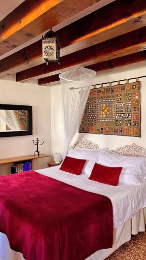 1 soverom, safe på rommet, strykejern/-brett og reiseseng for barn