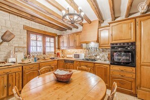 Microwave, oven, dishwasher, highchair - La Chaumière - Laives (LAIVES)