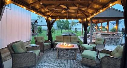 30 mins to CHI, 3 Kings, BBQ Grill, TV, Spacious