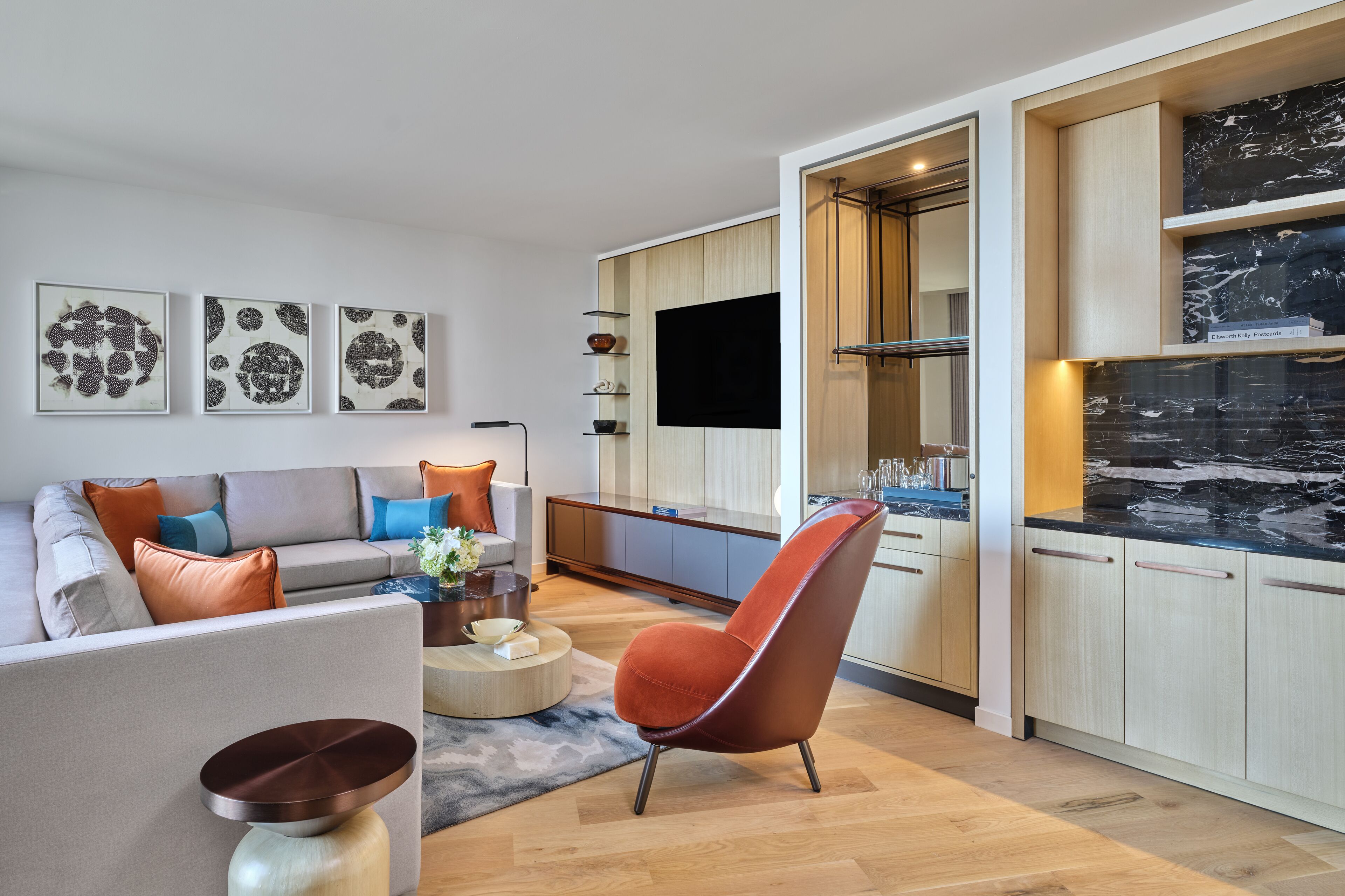 Metropolitan Suite | In-room safe, desk, laptop workspace, cribs (free)