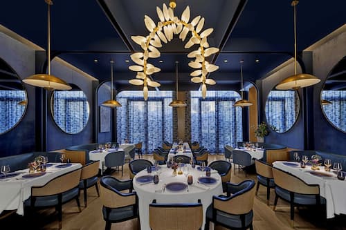 2 restaurants servant le déjeuner