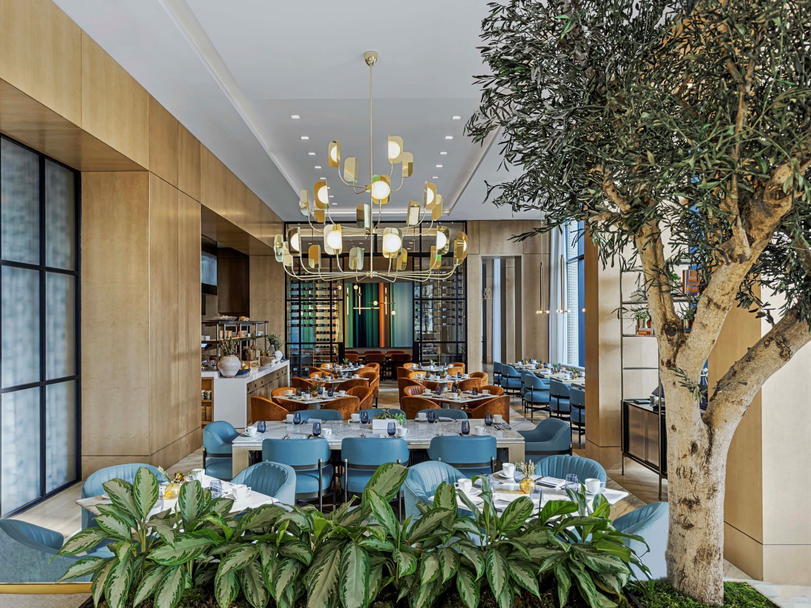 2 restaurants; breakfast, lunch, and dinner served